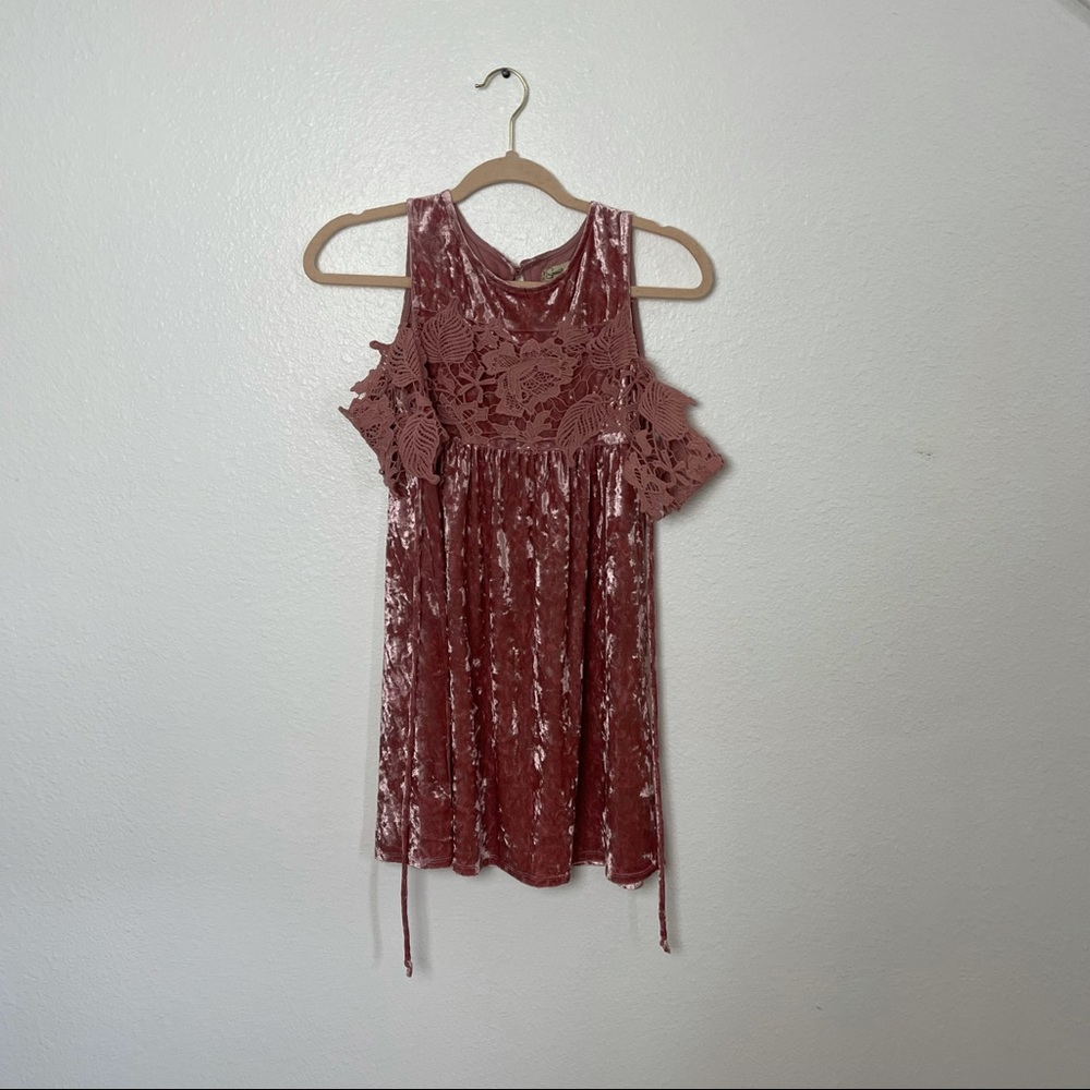 Speechless pink crushed velvet off shoulder dress size 12
